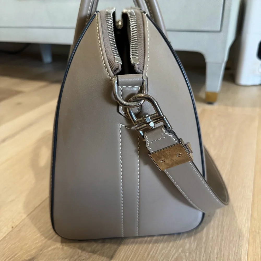 Givenchy Antigona Wool/Leather Bag - Picture 12 of 15